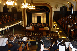 会場を埋めつくす参加者(1) 会場を埋めつくす参加者(1)